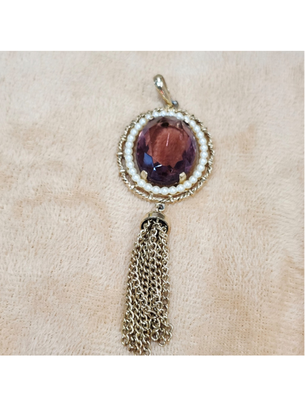 Vintage 1970s Avon Renaissance Gold Tone Pendant